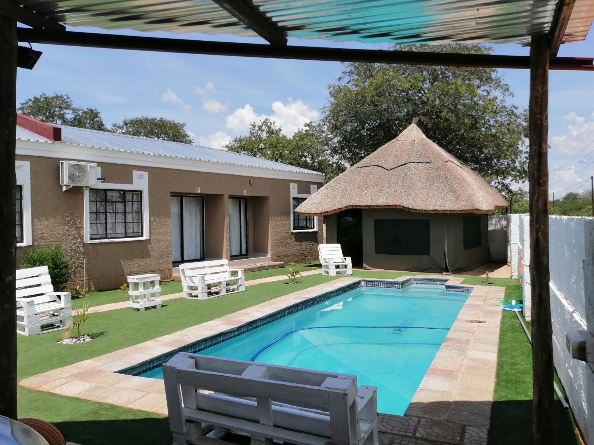 Looks Cottages Self Catering Apartments Kasane Esterno foto
